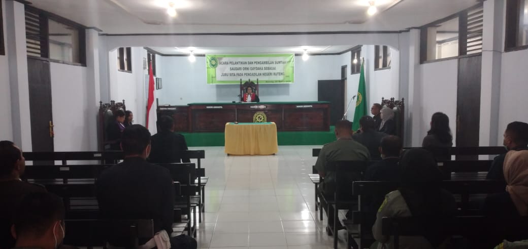 Pelantikan dan Pengambilan Sumpah saudari ORNI GAYDAKA sebagai Jurusita PN Ruteng